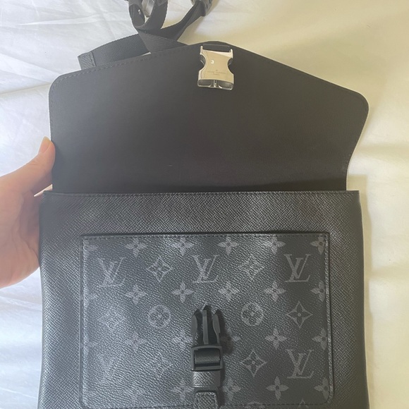 Brand new Louis Vuitton Messenger Bag - Picture 5 of 8